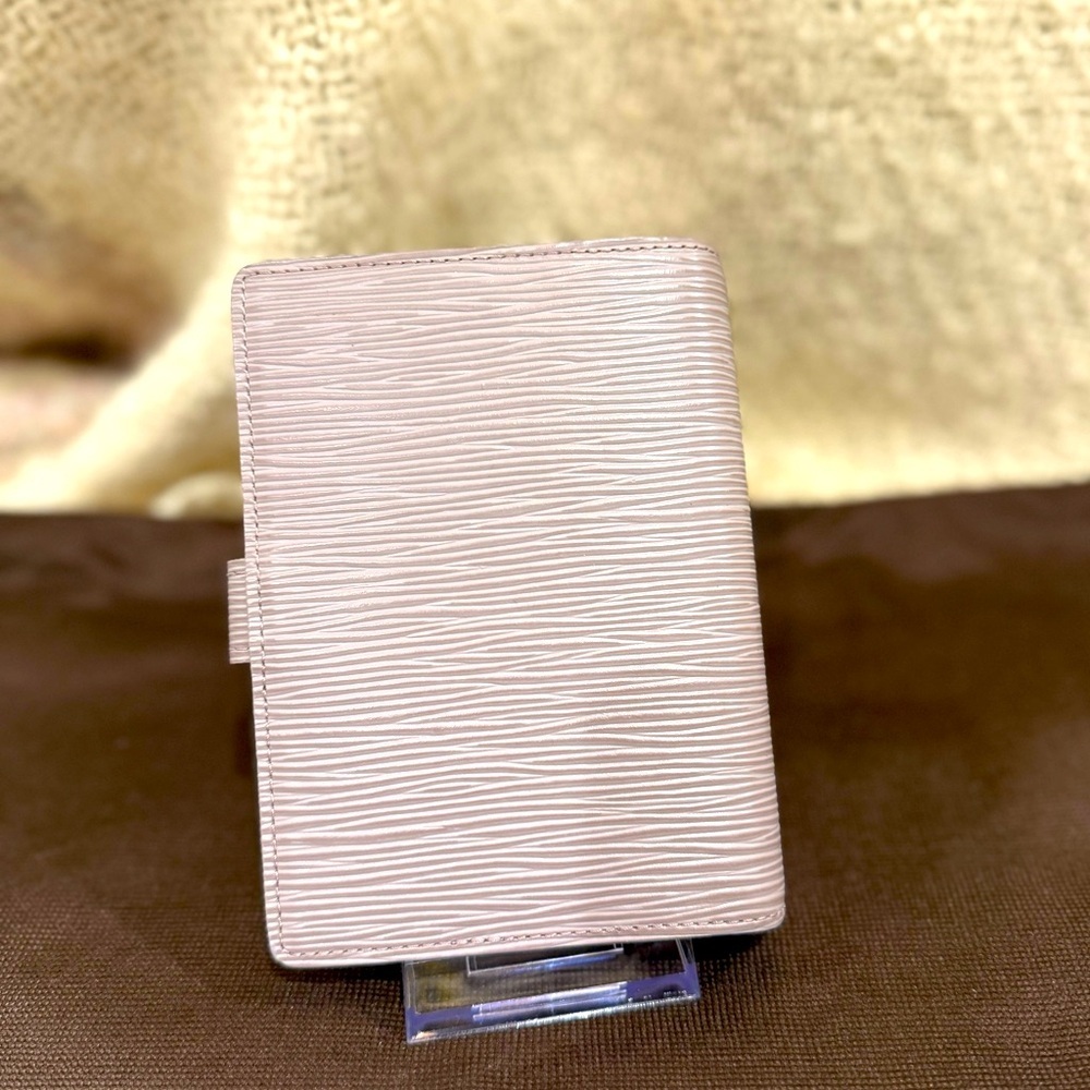 Louis Vuitton Grey Lilac EPI Notebook Agenda
Planner Wallet - Picture 2 of 13